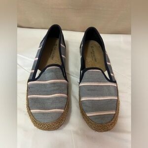 ⚫️ BOGO Naturalizer slip on shoe with stripe and rope accents size 6 women’s